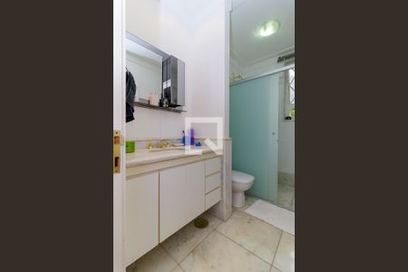 Casa de condomínio à venda com 547m², 4 quartos e 5 vagasSuíte 3 - Banheiro