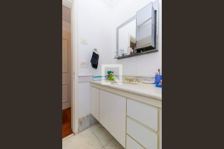 Casa de condomínio à venda com 547m², 4 quartos e 5 vagasSuíte 3 - Banheiro