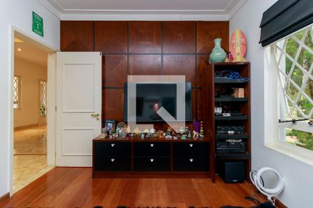 Casa de condomínio à venda com 547m², 4 quartos e 5 vagasSala de TV