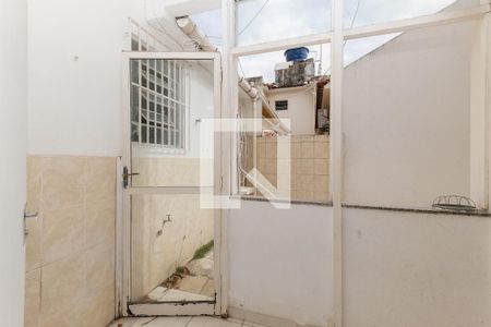 Casa à venda com 100m², 4 quartos e 1 vagaÁrea de Serviço