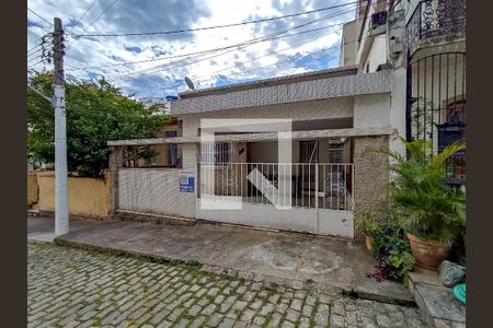 Casa à venda com 100m², 4 quartos e 1 vagaFachada