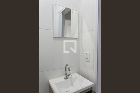 Banheiro de apartamento para alugar com 1 quarto, 30m² em Vila Antonina, São Paulo