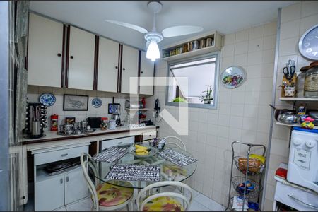 Apartamento à venda com 225m², 4 quartos e 2 vagas Apartamento à venda com 225m², 4 quartos e 2 vagasCozinha