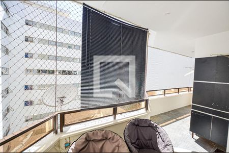 Apartamento à venda com 225m², 4 quartos e 2 vagas Apartamento à venda com 225m², 4 quartos e 2 vagasSacada