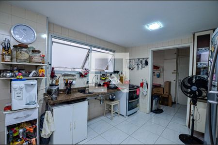 Apartamento à venda com 225m², 4 quartos e 2 vagas Apartamento à venda com 225m², 4 quartos e 2 vagasCozinha