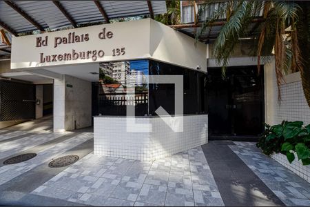 Apartamento à venda com 225m², 4 quartos e 2 vagas Apartamento à venda com 225m², 4 quartos e 2 vagasFachada