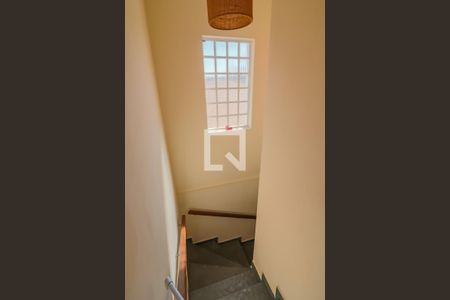 Casa à venda com 125m², 3 quartos e 3 vagas Casa à venda com 125m², 3 quartos e 3 vagasEscadas