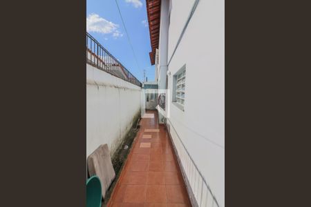 Casa à venda com 125m², 3 quartos e 3 vagas Casa à venda com 125m², 3 quartos e 3 vagasCorredor Lateral