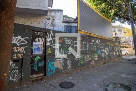 Casa à venda com 200m², 3 quartos e 2 vagasFachada - Plaquinha