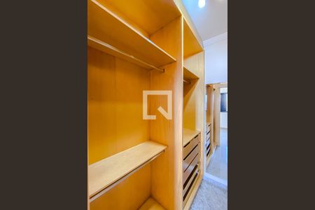 Apartamento para alugar com 228m², 4 quartos e 4 vagasQuarto 3 - Armários