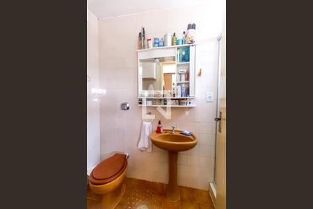 Banheiro de apartamento à venda com 1 quarto, 39m² em Santo Antônio, Porto Alegre