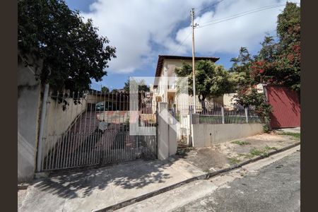 Casa à venda com 370m², 3 quartos e 4 vagasFachada