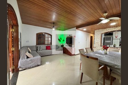 Casa de condomínio à venda com 560m², 6 quartos e 5 vagasSala