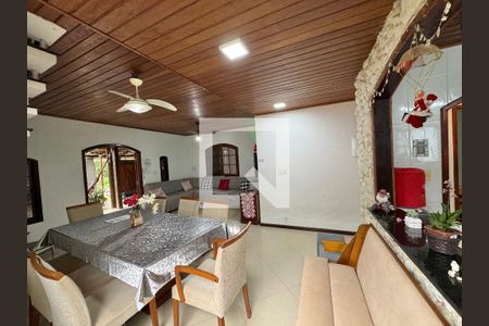 Casa de condomínio à venda com 560m², 6 quartos e 5 vagasSala