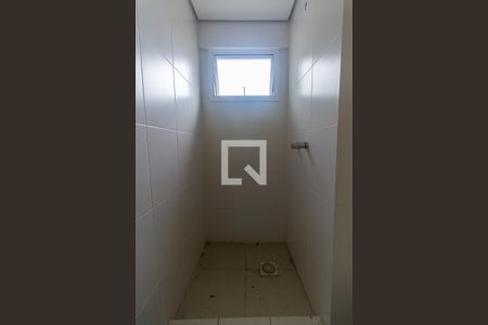 Banheiro de apartamento à venda com 1 quarto, 46m² em Santo Antônio, Porto Alegre