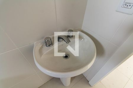Banheiro de apartamento à venda com 1 quarto, 46m² em Santo Antônio, Porto Alegre