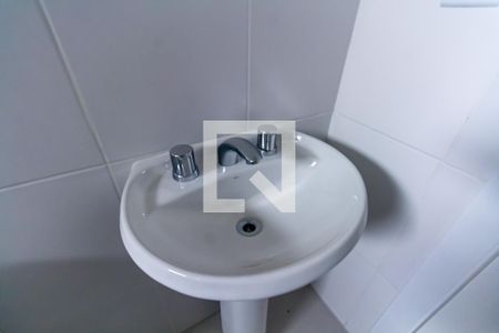 Banheiro de apartamento à venda com 1 quarto, 47m² em Santo Antônio, Porto Alegre