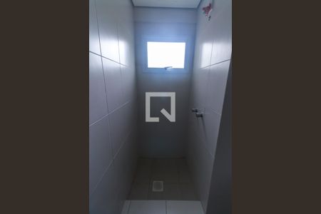 Banheiro de apartamento à venda com 1 quarto, 47m² em Santo Antônio, Porto Alegre