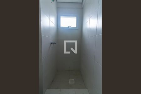 Banheiro de apartamento à venda com 1 quarto, 47m² em Santo Antônio, Porto Alegre