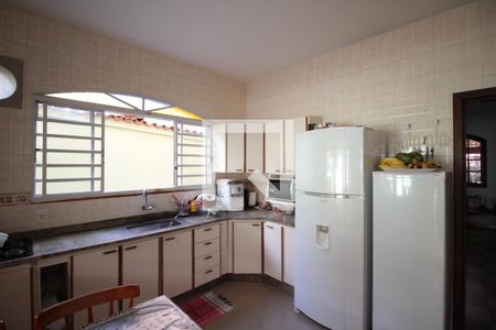 Casa à venda com 360m², 4 quartos e 4 vagasCozinha