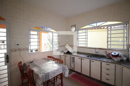 Casa à venda com 360m², 4 quartos e 4 vagasCozinha