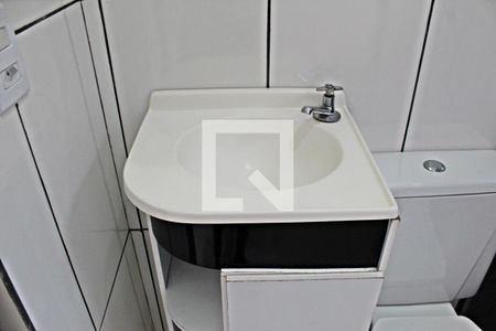 Banheiro de casa para alugar com 1 quarto, 44m² em Conjunto Residencial José Bonifácio, São Paulo