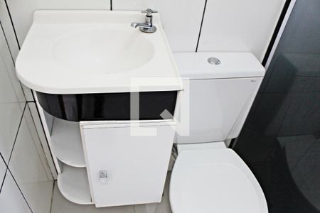 Banheiro de casa para alugar com 1 quarto, 44m² em Conjunto Residencial José Bonifácio, São Paulo