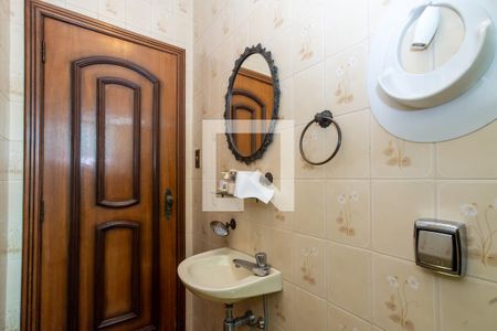 Casa à venda com 390m², 3 quartos e 4 vagasBanheiro da área de serviço