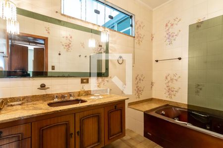 Casa à venda com 390m², 3 quartos e 4 vagasBanheiro da Suíte master