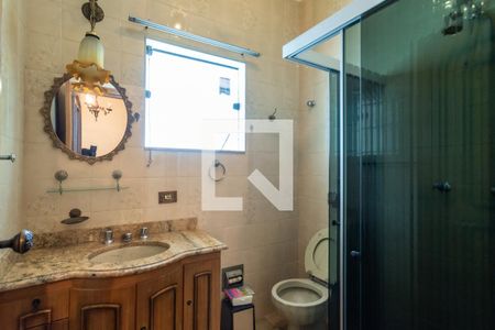 Casa à venda com 390m², 3 quartos e 4 vagasBanheiro da Suíte 2