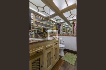 Casa de condomínio à venda com 811m², 5 quartos e 6 vagasLavabo