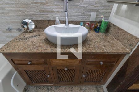 Casa de condomínio à venda com 811m², 5 quartos e 6 vagasSuíte 4 - Banheiro