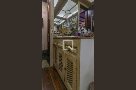 Casa de condomínio à venda com 811m², 5 quartos e 6 vagasLavabo