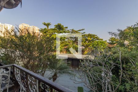 Casa de condomínio à venda com 811m², 5 quartos e 6 vagasSuíte 1 - Varanda