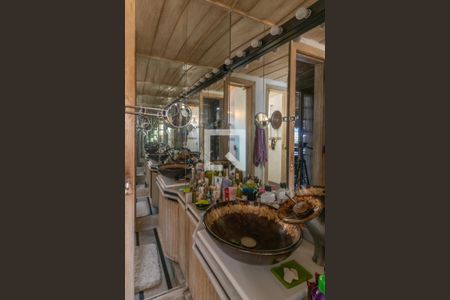 Casa de condomínio à venda com 811m², 5 quartos e 6 vagasSuíte 1 - Banheiro