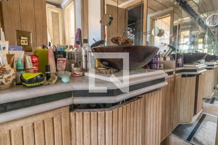 Casa de condomínio à venda com 811m², 5 quartos e 6 vagasSuíte 1 - Banheiro