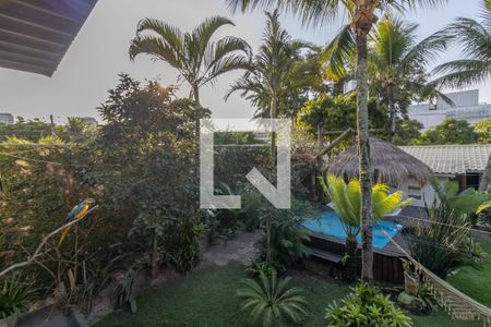 Casa de condomínio à venda com 811m², 5 quartos e 6 vagasVaranda - vista