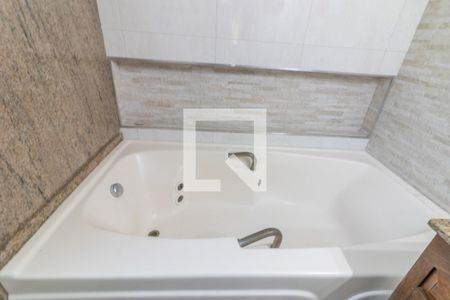 Casa de condomínio à venda com 811m², 5 quartos e 6 vagasSuíte 4 - Banheiro