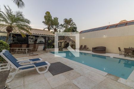 Casa de condomínio à venda com 811m², 5 quartos e 6 vagasÁrea externa - Piscina