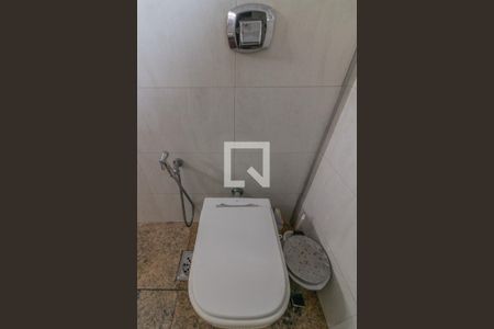 Casa de condomínio à venda com 811m², 5 quartos e 6 vagasSuíte 4 - Banheiro