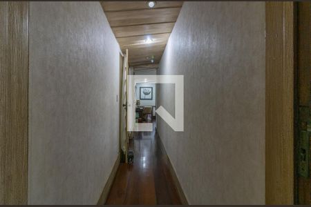 Casa de condomínio à venda com 811m², 5 quartos e 6 vagasCorredor
