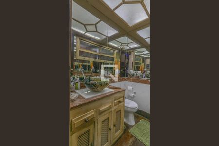 Casa de condomínio à venda com 811m², 5 quartos e 6 vagasLavabo