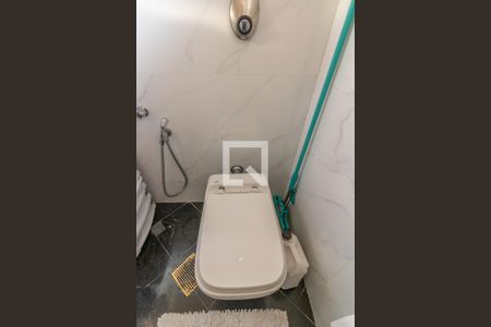 Casa de condomínio à venda com 811m², 5 quartos e 6 vagasSuíte 1 - Banheiro