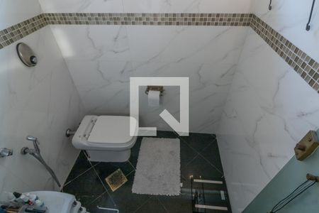 Casa de condomínio à venda com 811m², 5 quartos e 6 vagasSuíte 1 - Banheiro