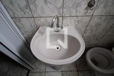 Banheiro de casa para alugar com 2 quartos, 88m² em Conjunto Residencial José Bonifácio, São Paulo