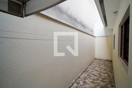 Casa para alugar com 92m², 2 quartos e 2 vagasCorredor Externo