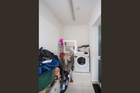 Casa à venda com 130m², 4 quartos e 2 vagas Casa à venda com 130m², 4 quartos e 2 vagasÁrea de Serviço