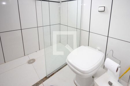 Casa à venda com 130m², 4 quartos e 2 vagas Casa à venda com 130m², 4 quartos e 2 vagasBanheiro Social