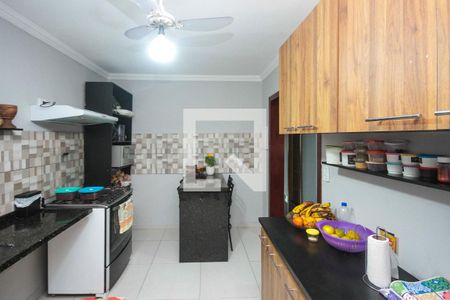 Casa à venda com 130m², 4 quartos e 2 vagas Casa à venda com 130m², 4 quartos e 2 vagasCozinha