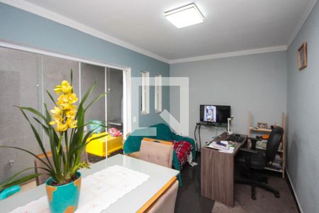 Casa à venda com 130m², 4 quartos e 2 vagas Casa à venda com 130m², 4 quartos e 2 vagasSala de Jantar